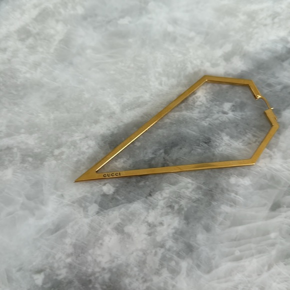 Gucci engraved earring. Never worn. - Picture 2 of 4